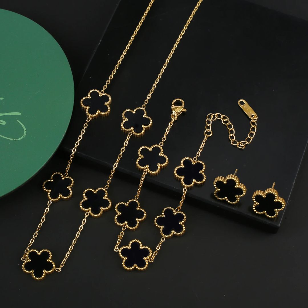 Clover Charm Jewelry Set - Bentley Maxwell